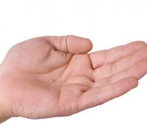Palma de una mano en posición de recibir algo