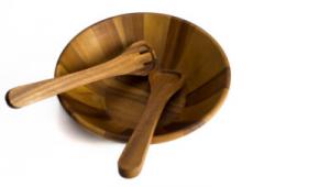 Bowl de madera vacÃ­o. Dentro solo hay cubiertos del mismo material