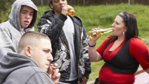 Cambiar de colegio a mi hijo si tiene malas compañías