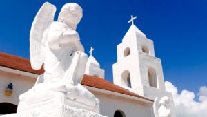Iglesia de color blanco