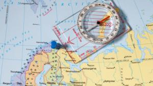 Mapa mundi y brújula