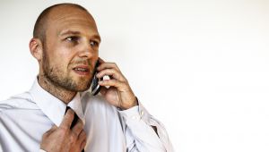 Empleado con teléfono