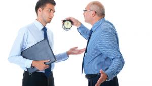 Llamar la atención del empleado por llegar tarde reiteradamente