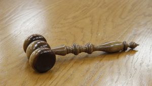 ¿Poner tasas a la justicia sólo para aquellas personas que rebasen un determinado nivel de renta?