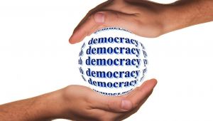 Promover la democracia económica