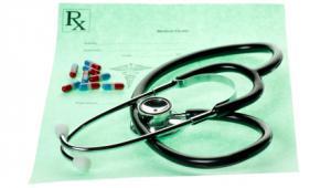 Factura médica, fonendoscopio y pastillas