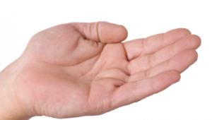 Palma de una mano en posición de recibir algo