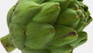 Primer plano de una alcachofa verde