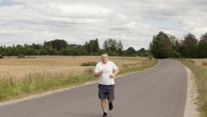 hombre corriendo aire libre