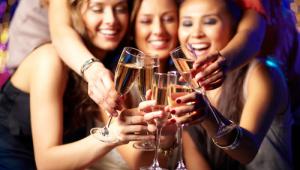 tomar-alcohol-sentirme-menos-timido-gente